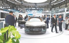 现场工做人员还演示了讯飞AI黑